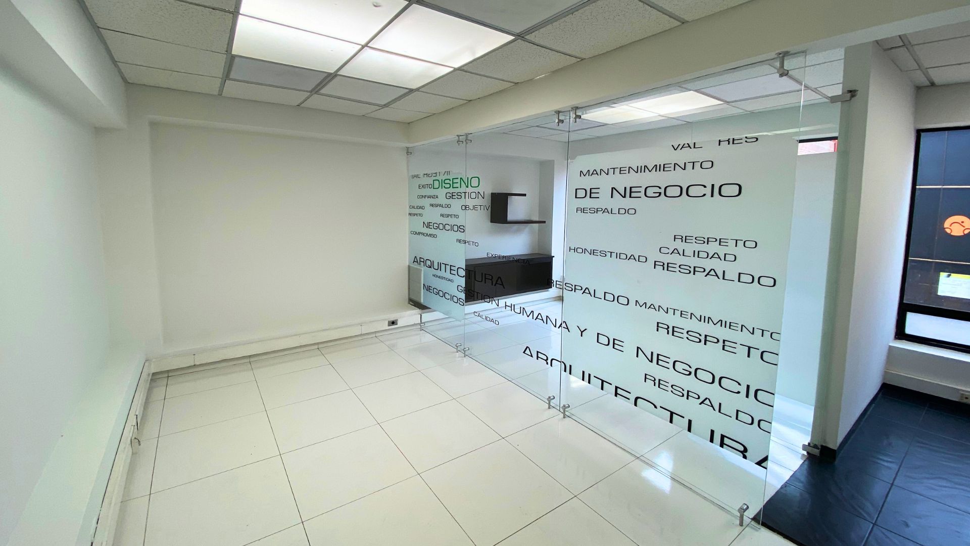 C.C. Show Place 147 - Oficina P3 3